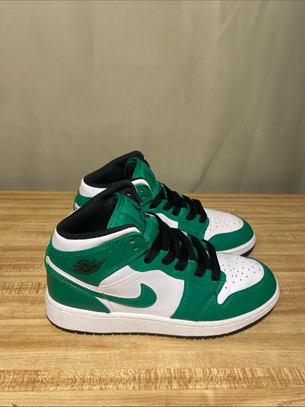 Nike Air Jordan 1 Mid AJ1 Lucky Green Black Shoes White size 5Y